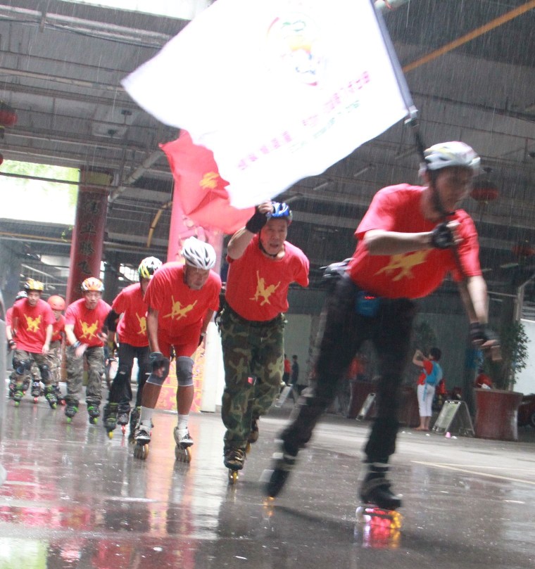 Nanjing senior skaters with flag in the rain