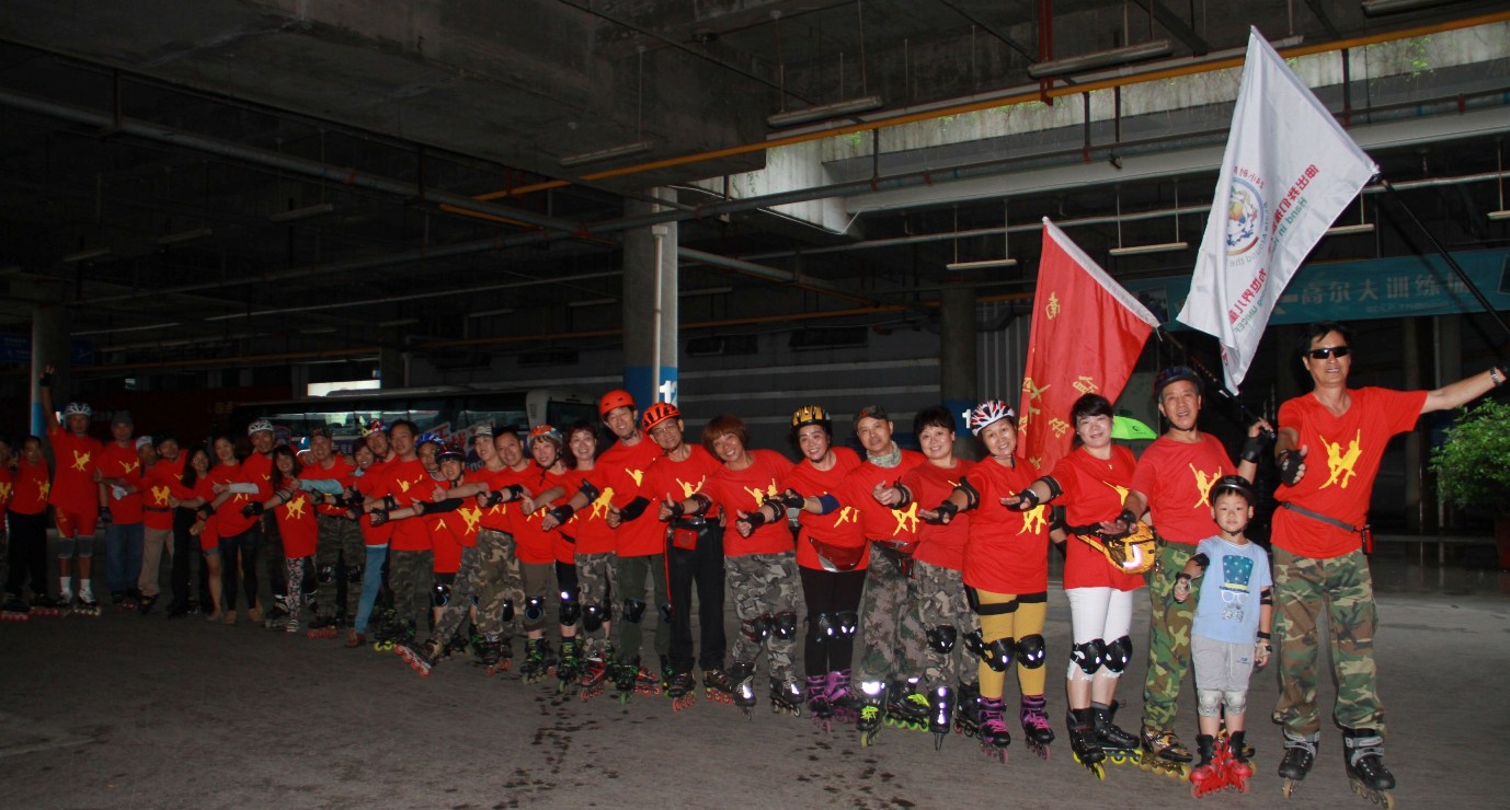 Nanjing senior skaters in line