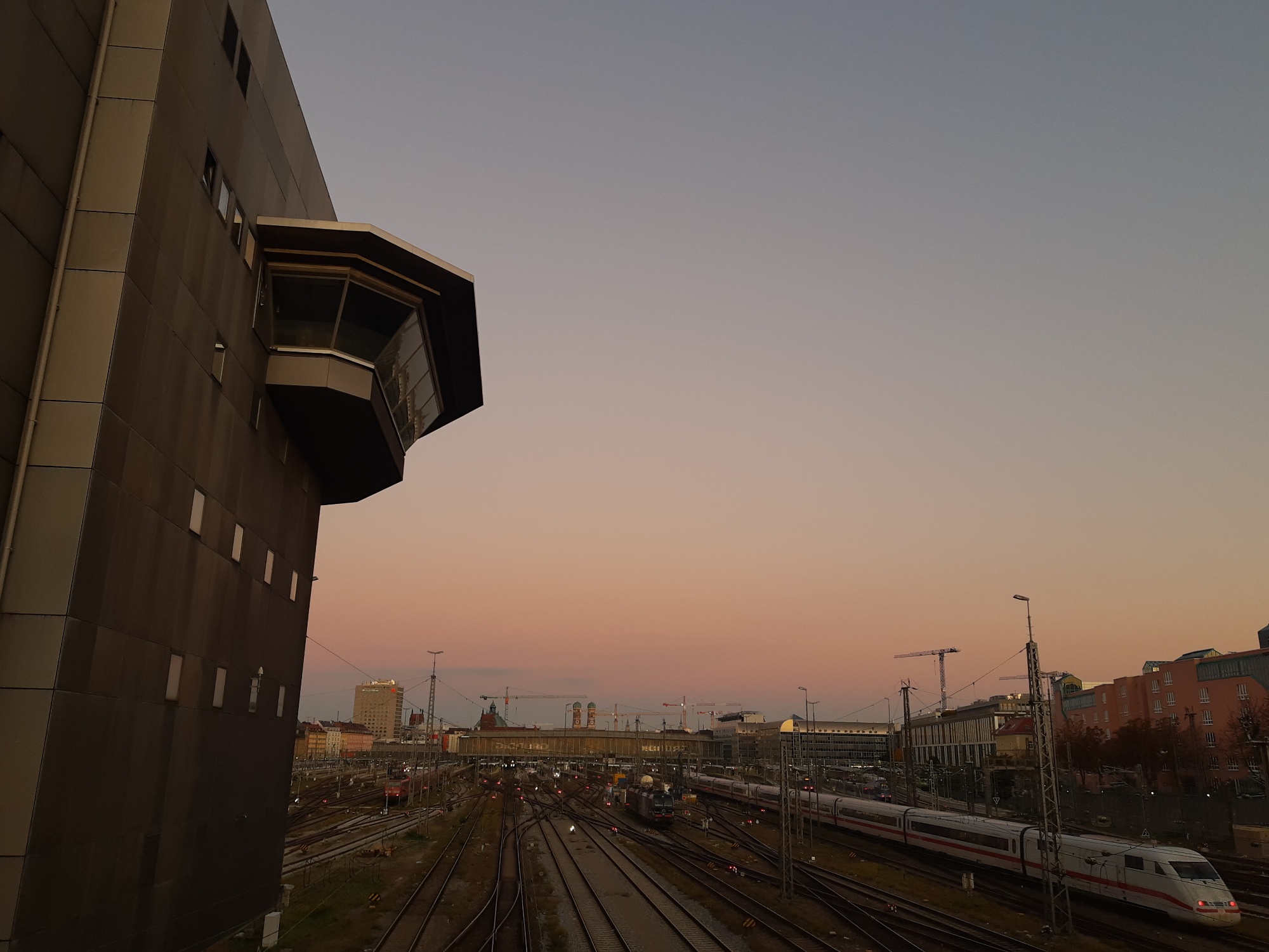 view from Hackerbruecke to main station