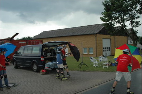 skate with umbrella