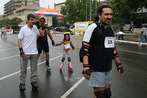 skate with umbrella