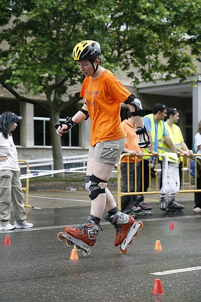 skate with umbrella