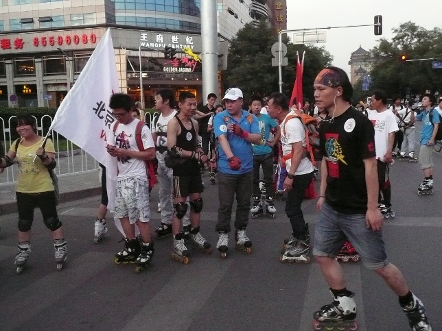 24skate 2012 Beijing: Skaters having a rest